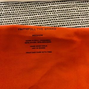 👙 bikini top and stripes